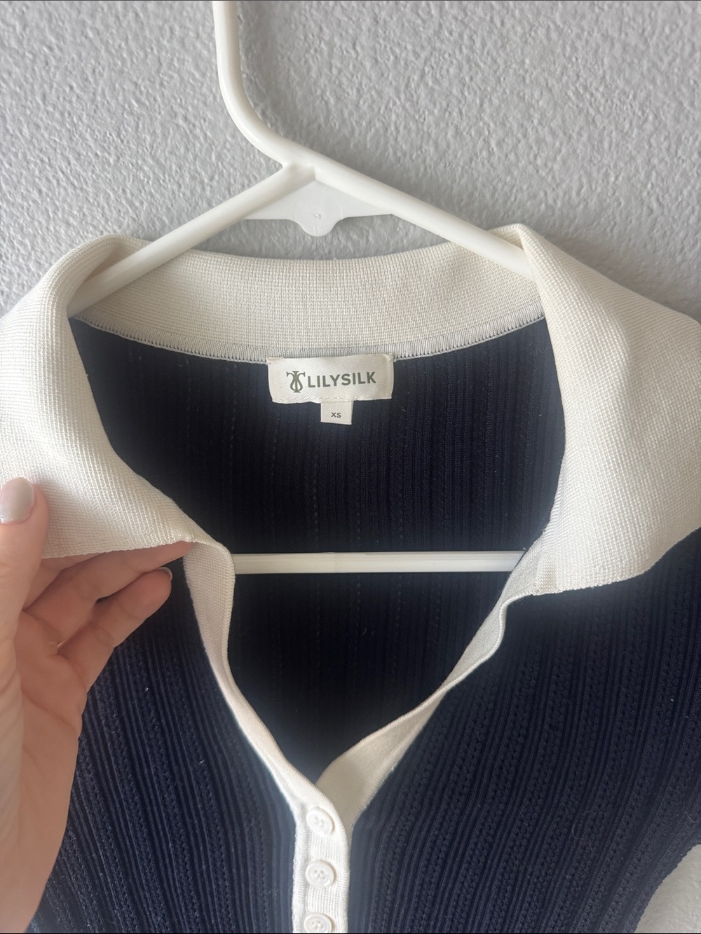 Silk Navy and White Collared Rib Knit Top - Picture 7 of 8